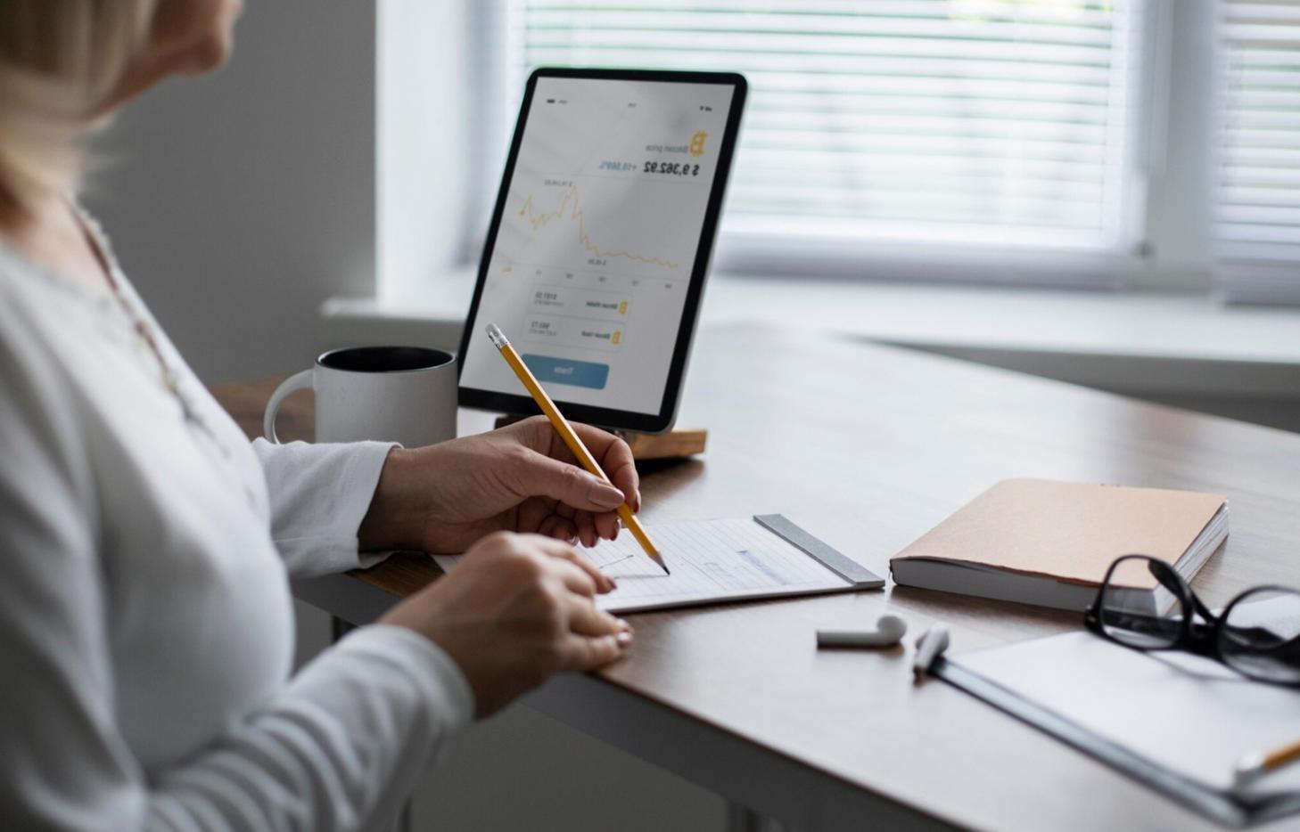 Professional learning environment with financial charts and educational materials